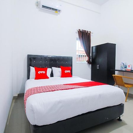 Oyo 1653 Fajar Residence Pekanbaru Esterno foto