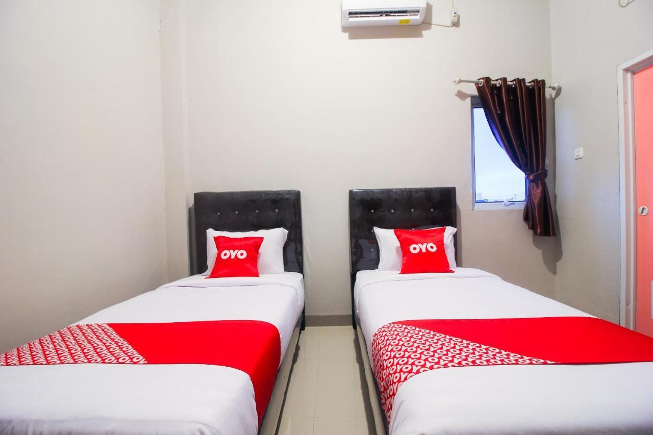 Oyo 1653 Fajar Residence Pekanbaru Esterno foto