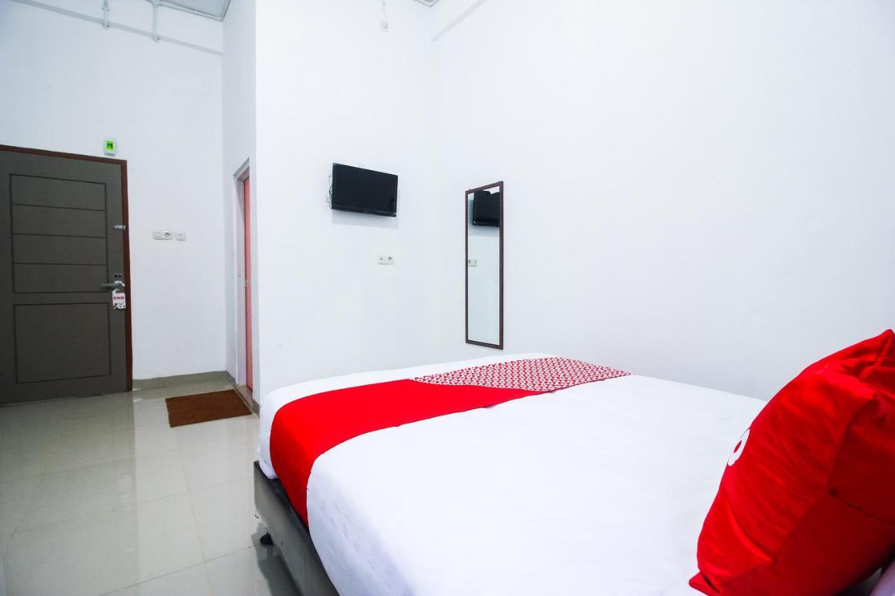 Oyo 1653 Fajar Residence Pekanbaru Esterno foto