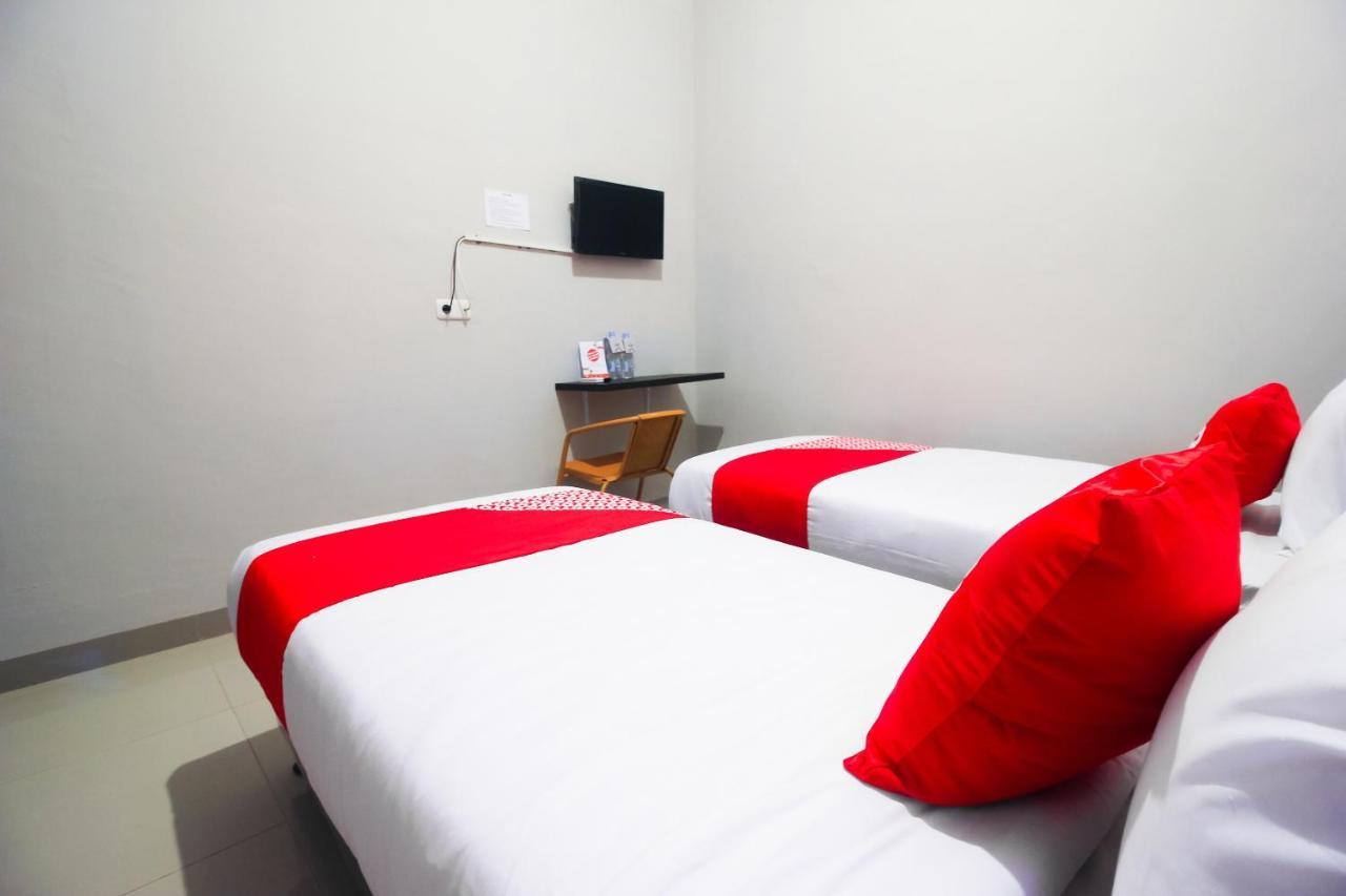 Oyo 1653 Fajar Residence Pekanbaru Esterno foto