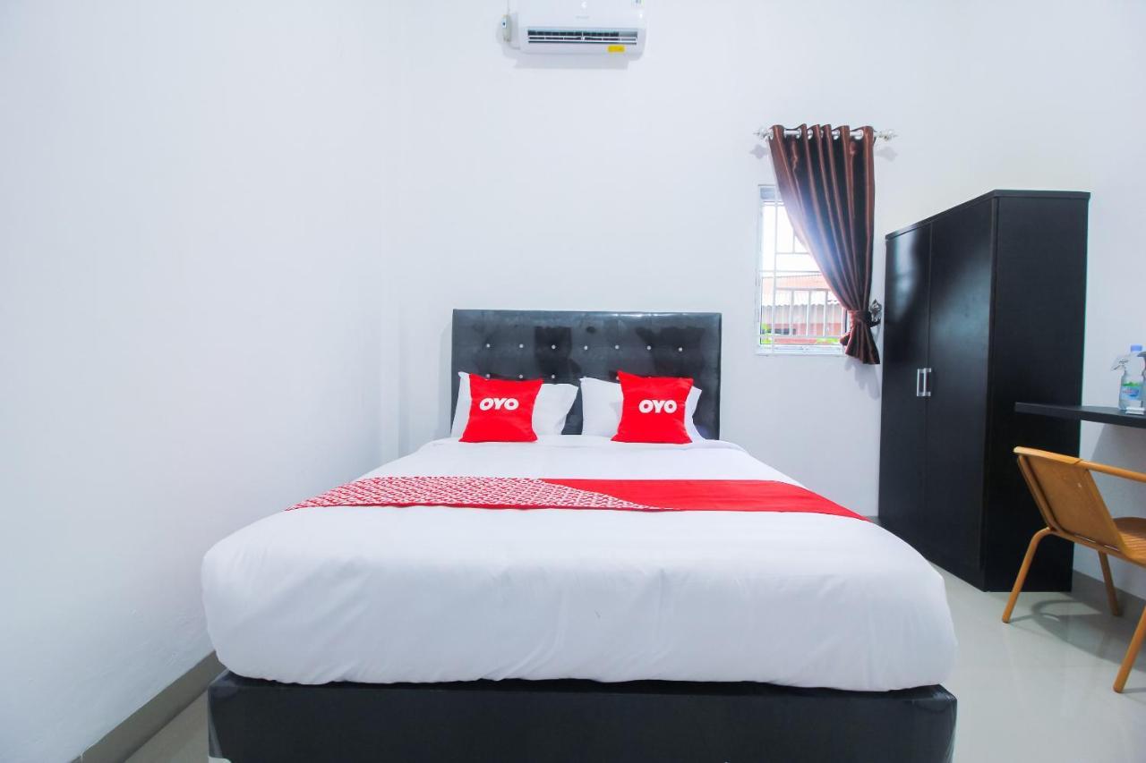 Oyo 1653 Fajar Residence Pekanbaru Esterno foto