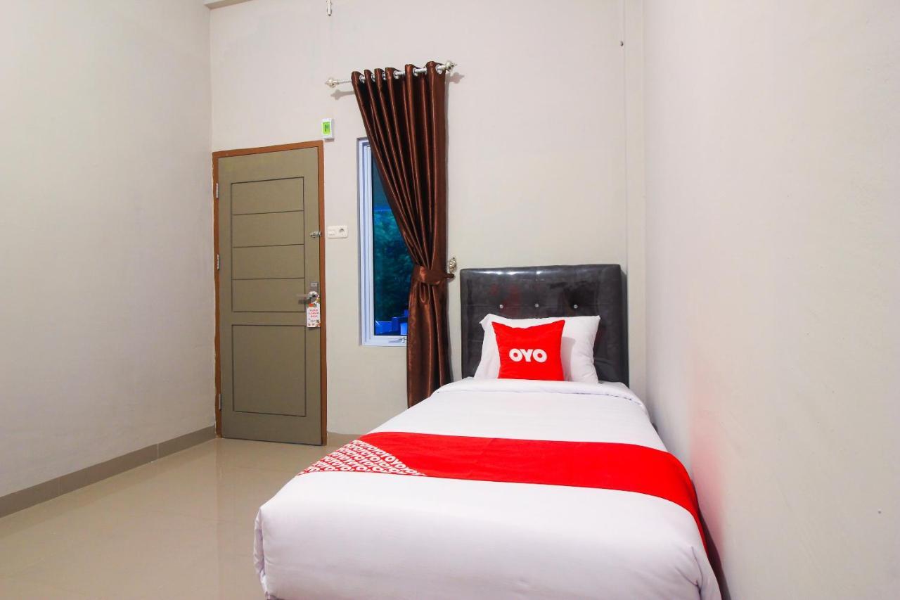 Oyo 1653 Fajar Residence Pekanbaru Esterno foto