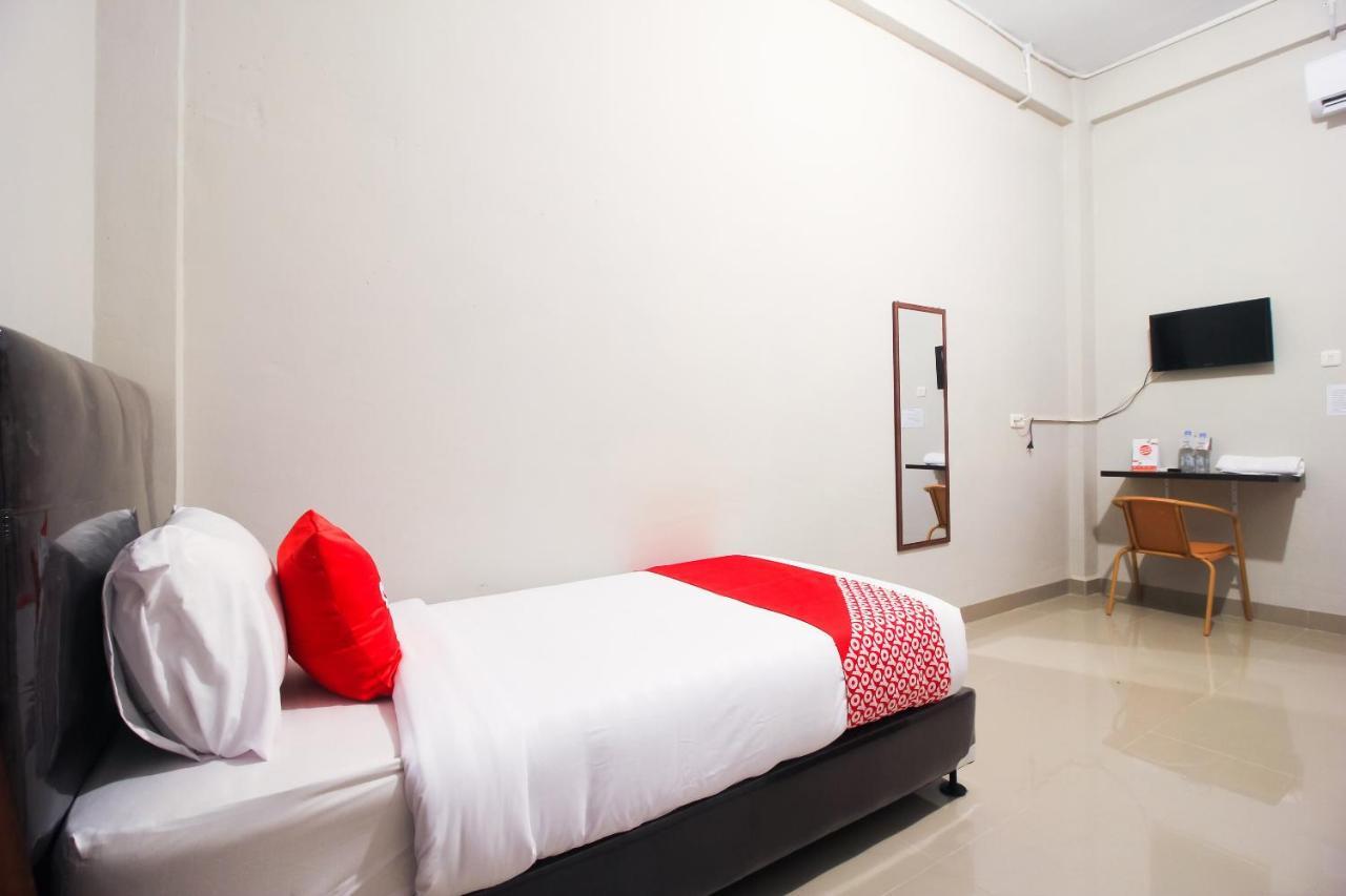 Oyo 1653 Fajar Residence Pekanbaru Esterno foto