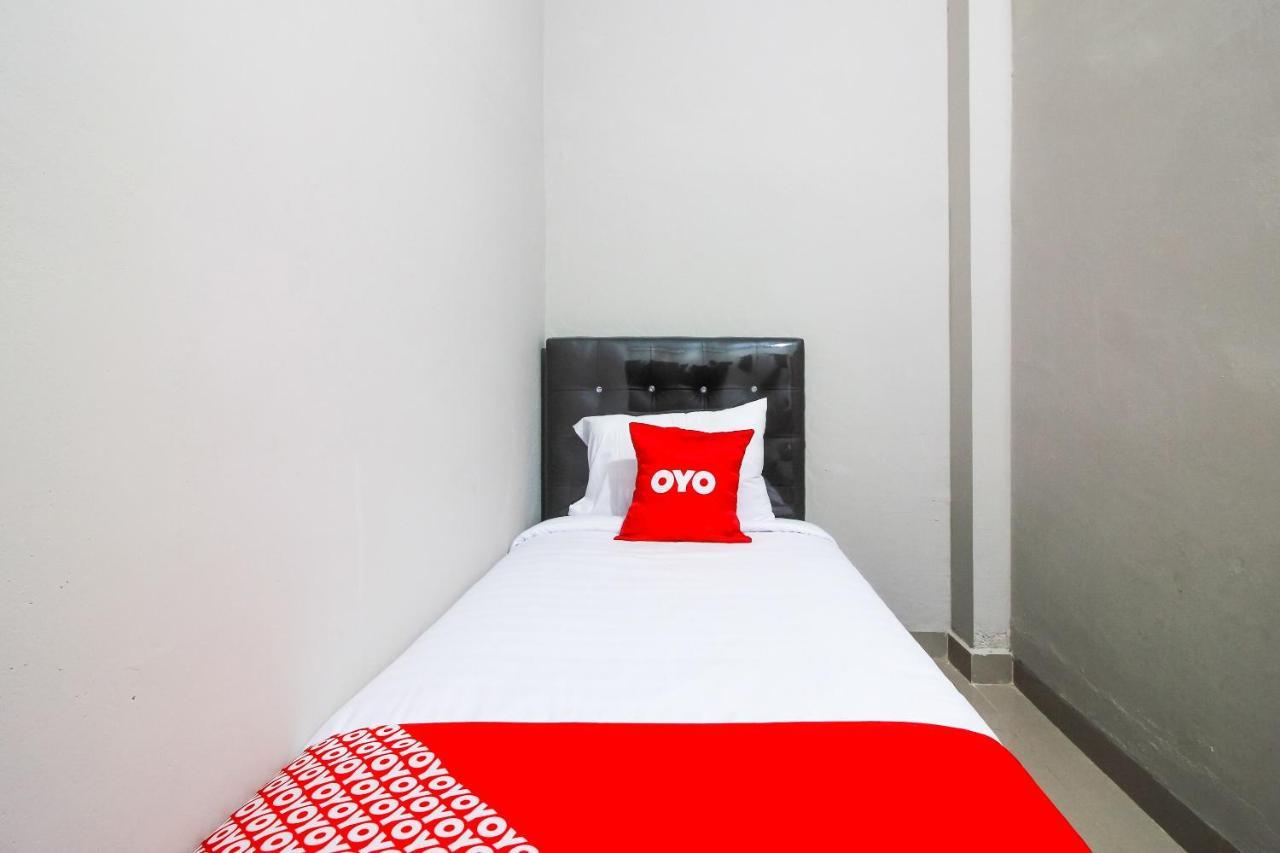 Oyo 1653 Fajar Residence Pekanbaru Esterno foto