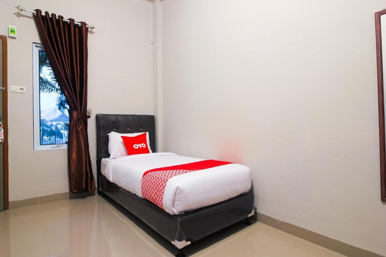 Oyo 1653 Fajar Residence Pekanbaru Esterno foto