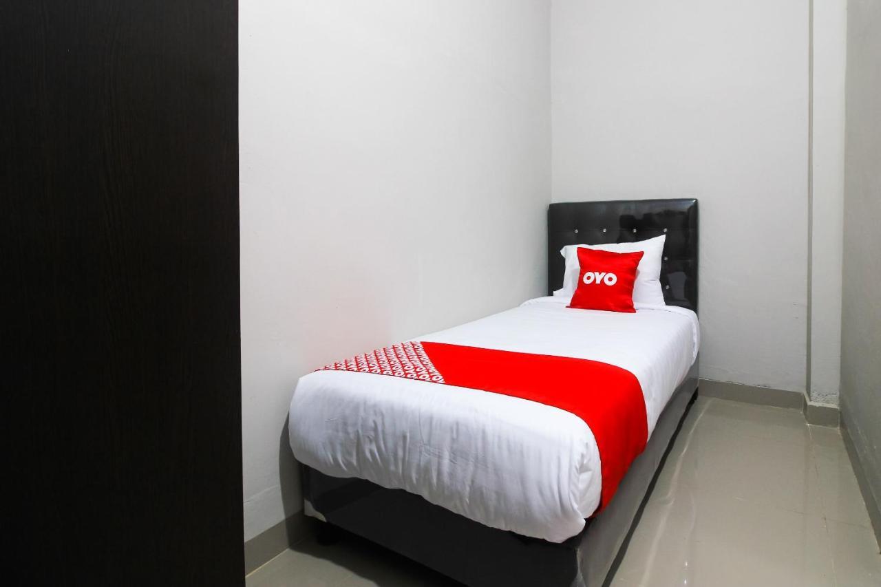 Oyo 1653 Fajar Residence Pekanbaru Esterno foto