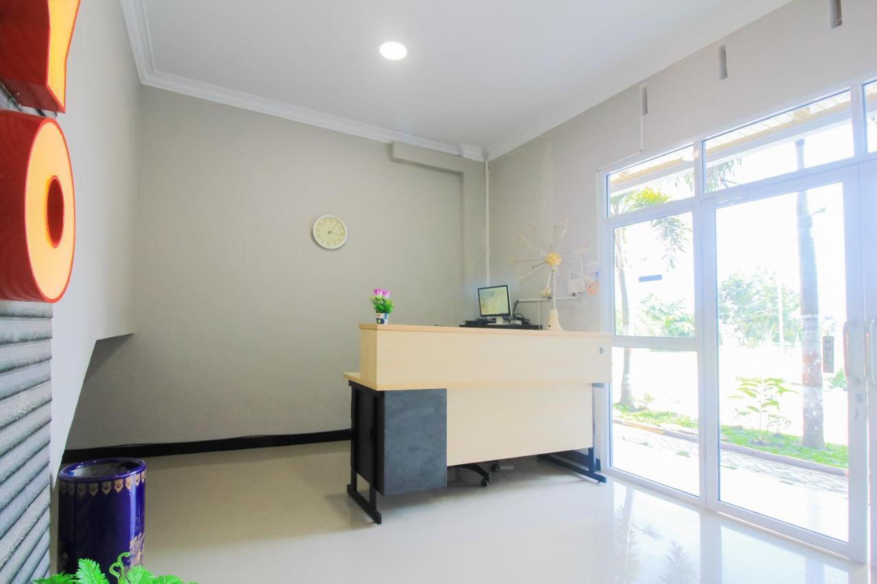 Oyo 1653 Fajar Residence Pekanbaru Esterno foto