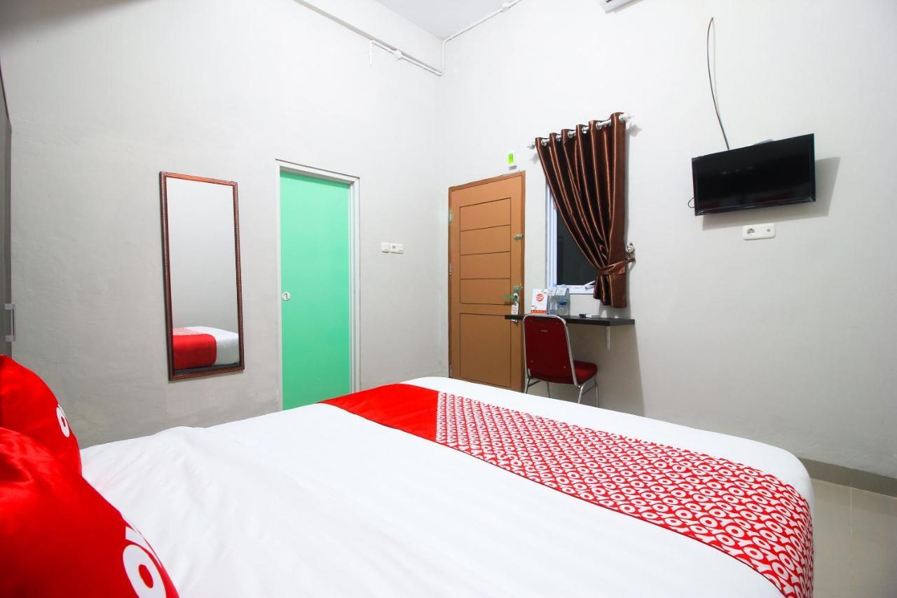 Oyo 1653 Fajar Residence Pekanbaru Esterno foto