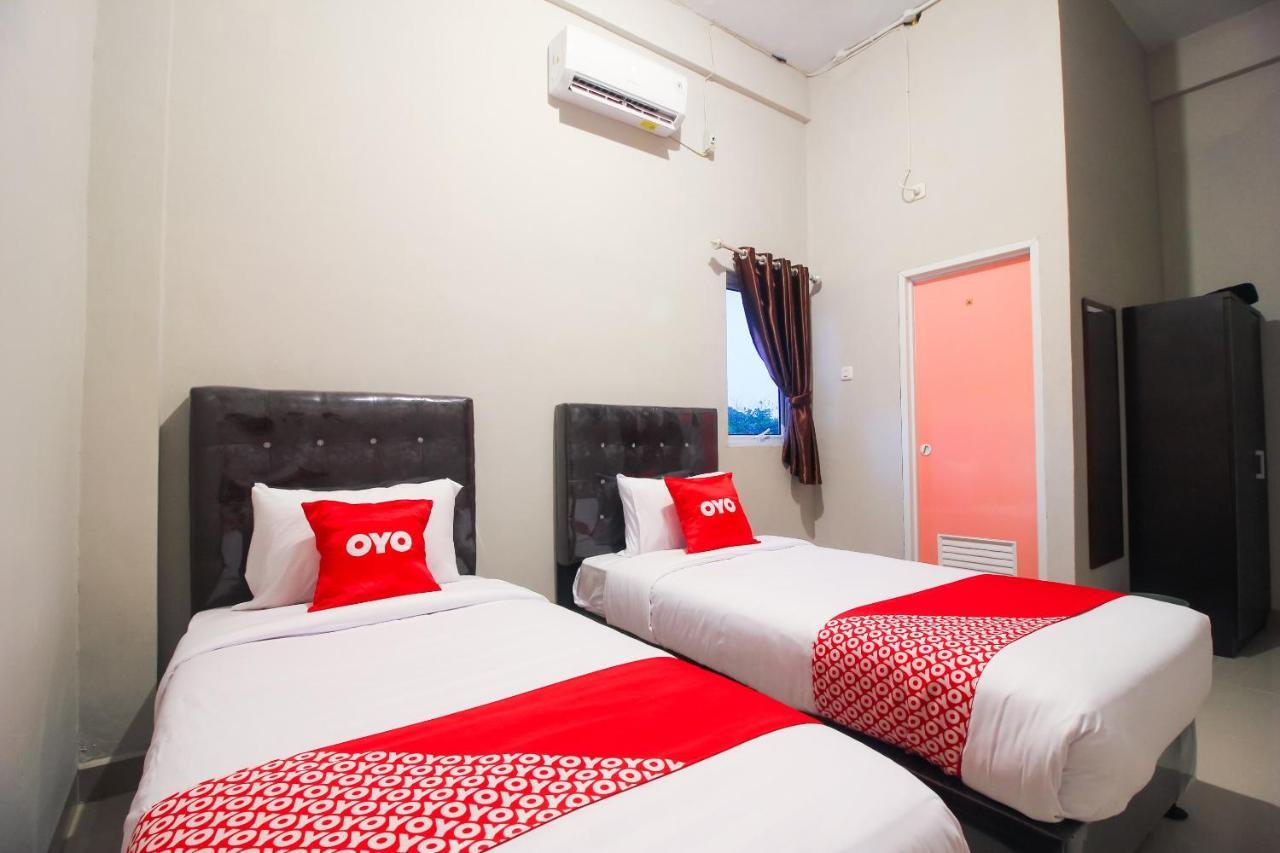 Oyo 1653 Fajar Residence Pekanbaru Esterno foto