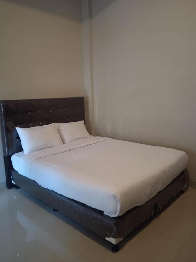 Oyo 1653 Fajar Residence Pekanbaru Esterno foto