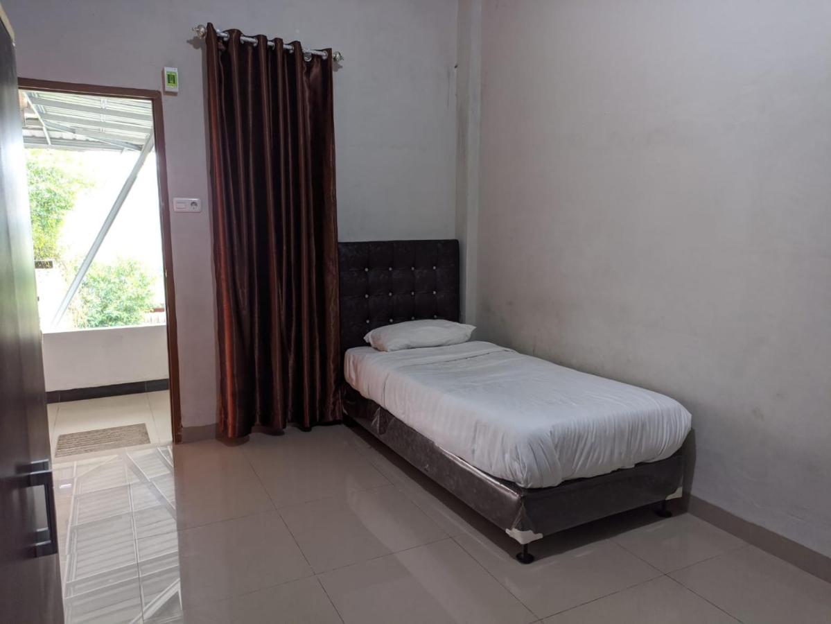 Oyo 1653 Fajar Residence Pekanbaru Esterno foto
