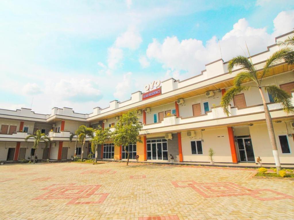 Oyo 1653 Fajar Residence Pekanbaru Esterno foto