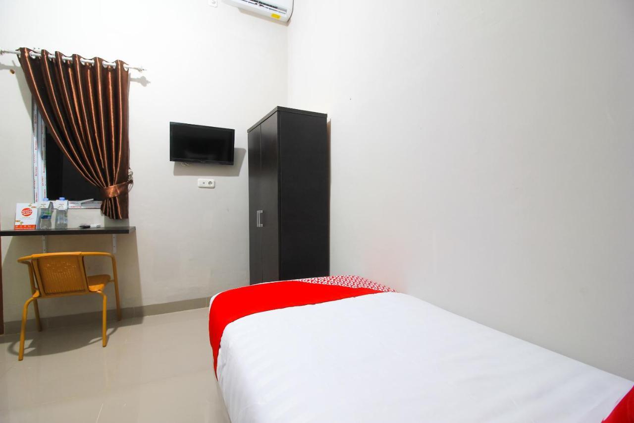 Oyo 1653 Fajar Residence Pekanbaru Esterno foto