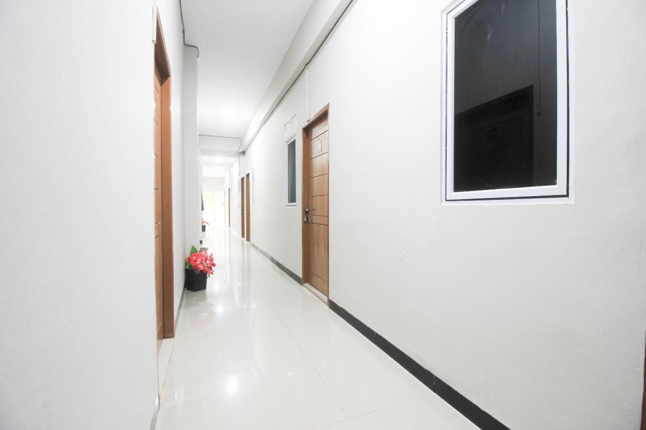 Oyo 1653 Fajar Residence Pekanbaru Esterno foto