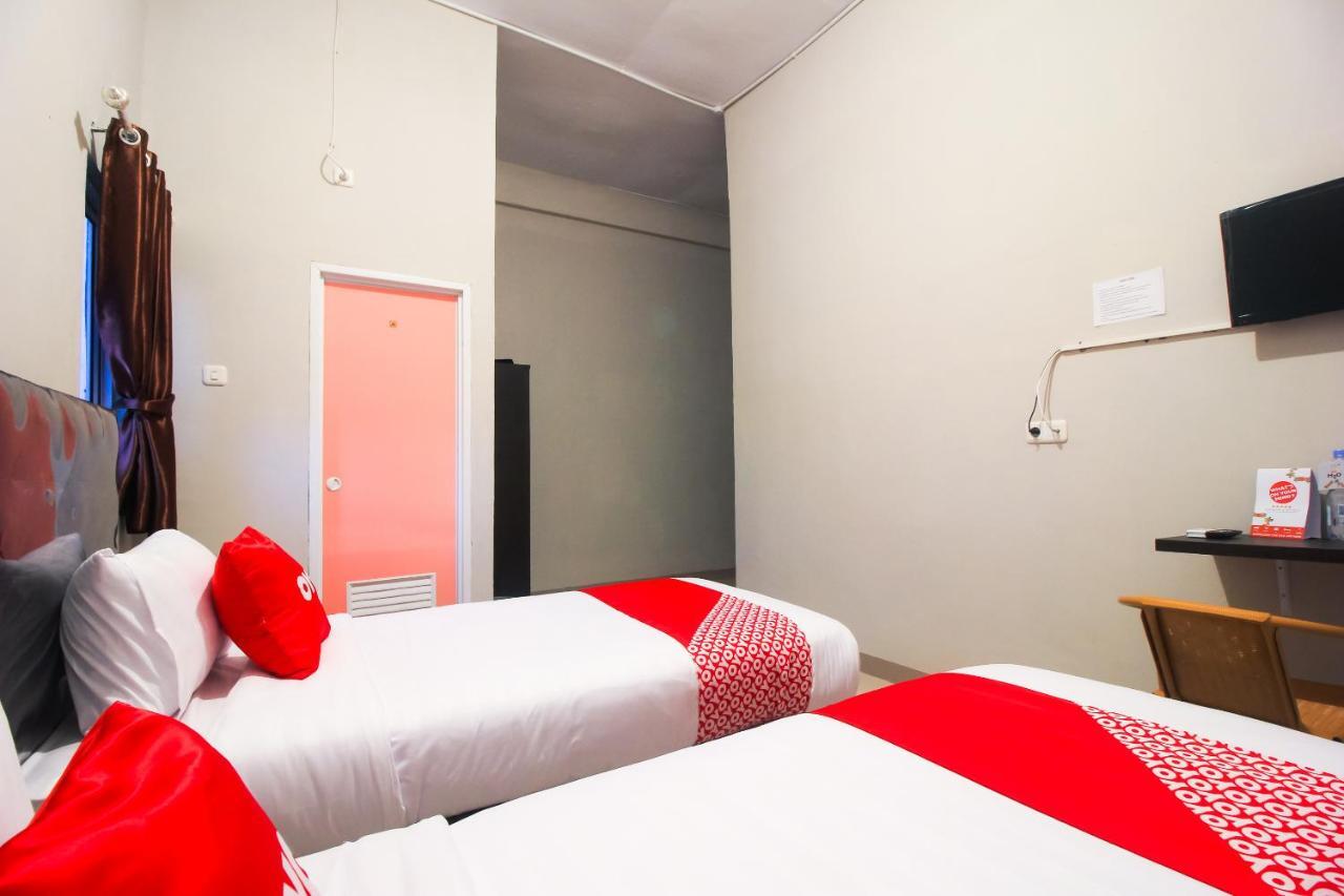 Oyo 1653 Fajar Residence Pekanbaru Esterno foto