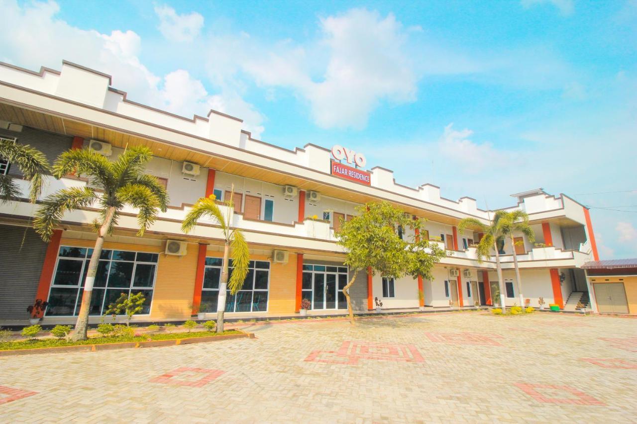 Oyo 1653 Fajar Residence Pekanbaru Esterno foto