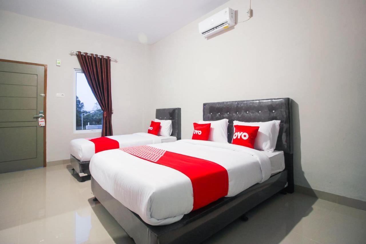 Oyo 1653 Fajar Residence Pekanbaru Esterno foto