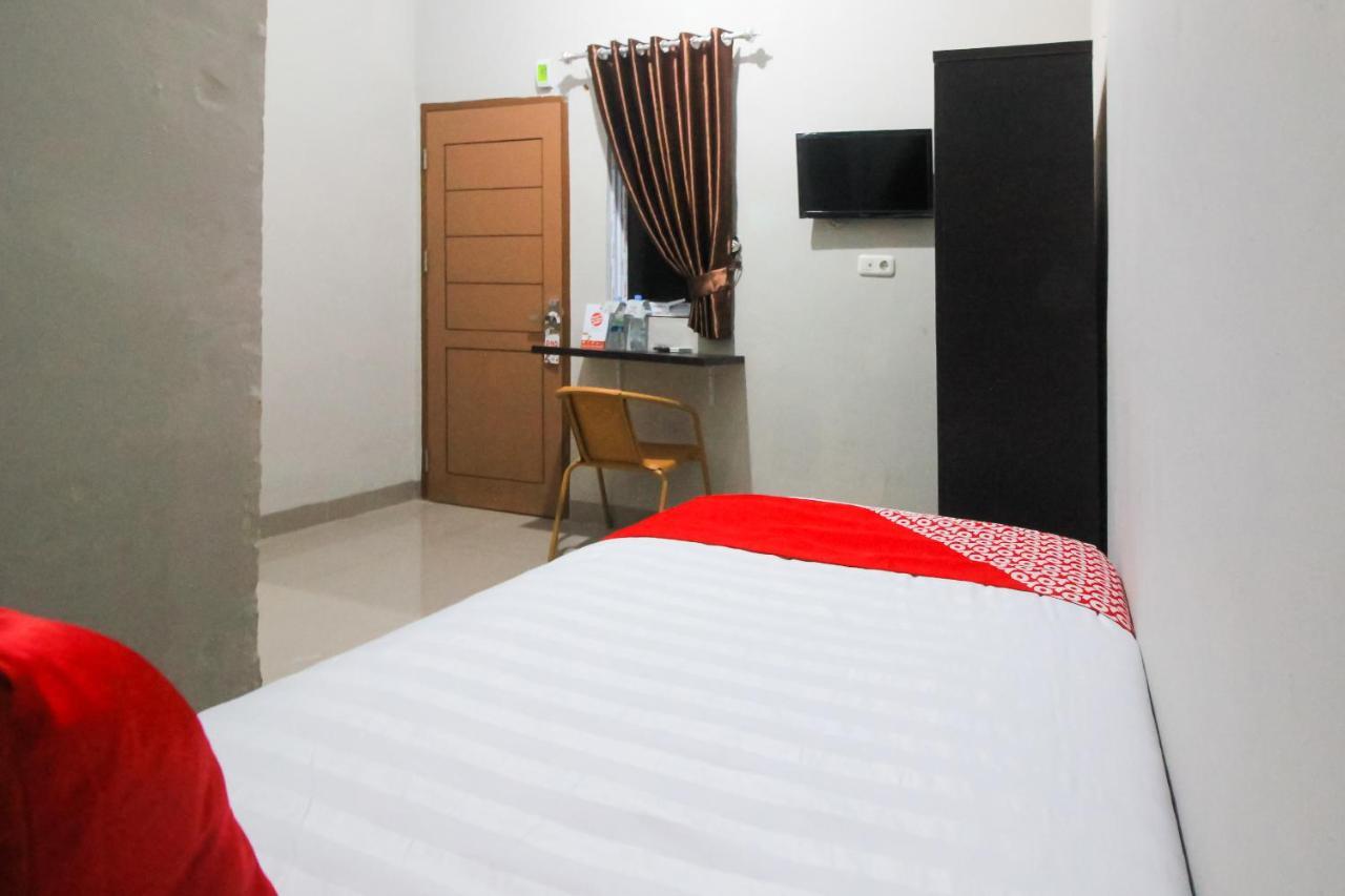 Oyo 1653 Fajar Residence Pekanbaru Esterno foto