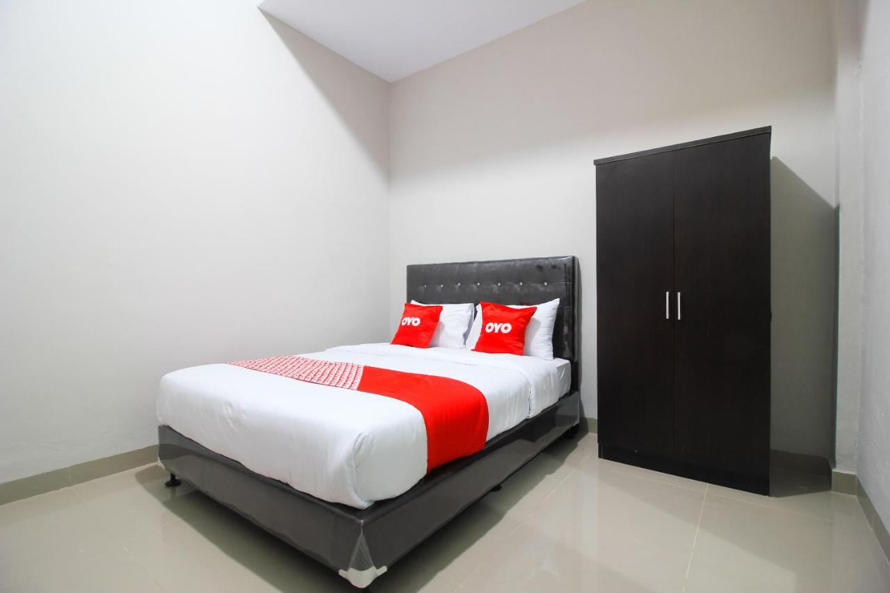 Oyo 1653 Fajar Residence Pekanbaru Esterno foto