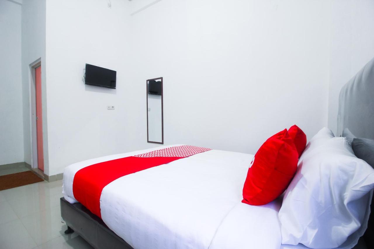 Oyo 1653 Fajar Residence Pekanbaru Esterno foto