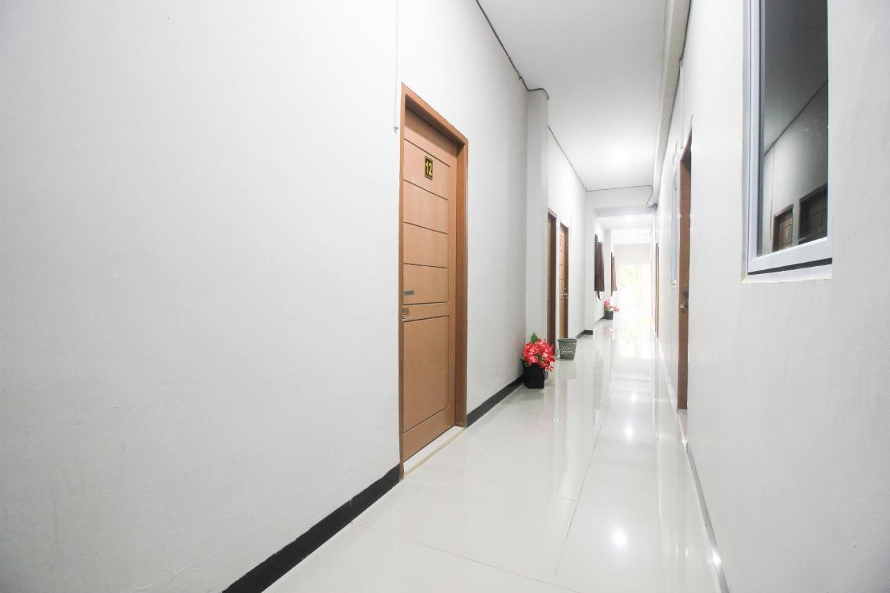 Oyo 1653 Fajar Residence Pekanbaru Esterno foto