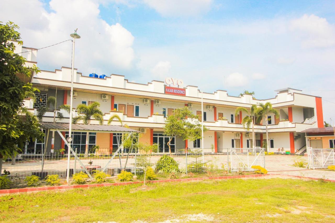 Oyo 1653 Fajar Residence Pekanbaru Esterno foto